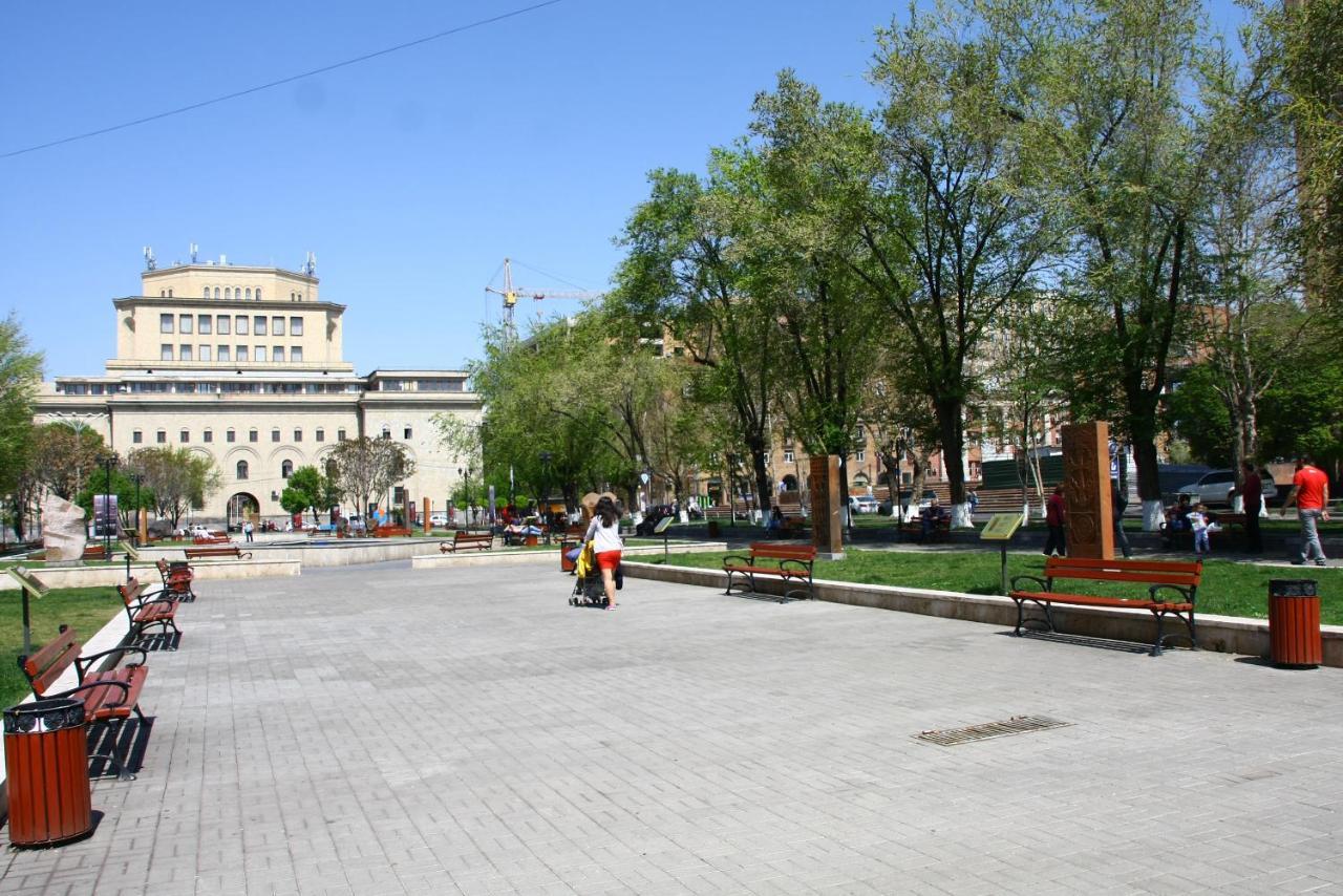Vernisaj Apt At Republic Square & Ruben Tours Erivan Exterior foto